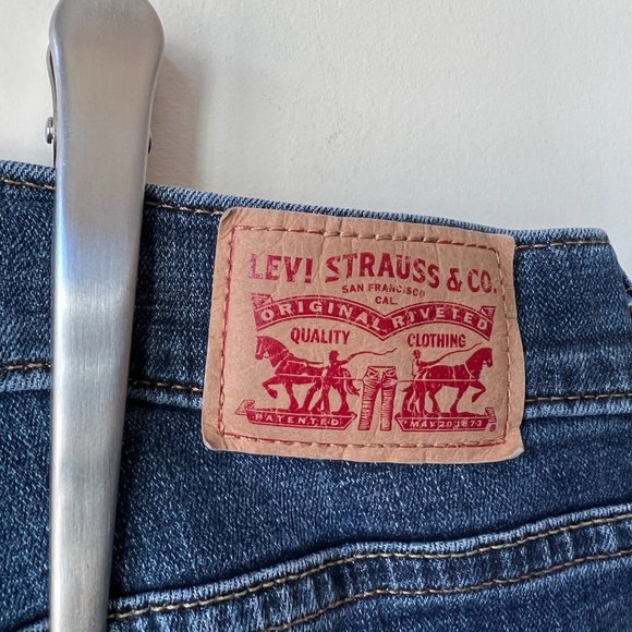 Gently Worn, but Lovingly Cared For, Women's Levi's Classic Bootcut Jeans - Picture 15 of 15